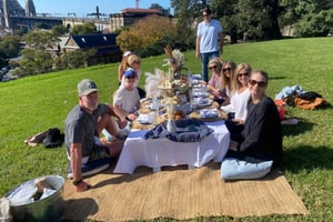 Sydney: Observatory Hill Luxurious Pop-Up Picnic