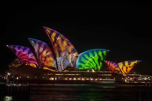 Sydney: Vivid Festival of Light Harbor Cruise with Dinner