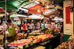 Tour gastronómico icónico: comida de rua local, bebidas e locais