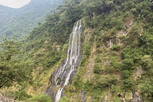 Taipei: Neidong Forest, Luxury Hot Spring & Bitan Boat Ride