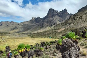 4 dagar Mt Kenya klättring och vandringsexpeditioner: Sirimon-rutten