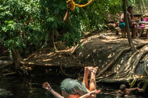Arusha: excursión de un día a la ciudad, cascada de Materuni, café y aguas termales