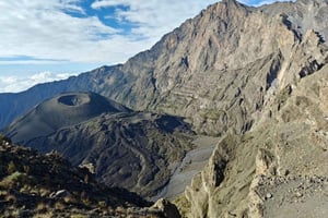 Arusha: Mount Meru dagwandeling met lunch en transfers