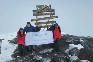 Kilimanjaro: Ruta Marangu de 8 días con alojamiento en cabañas