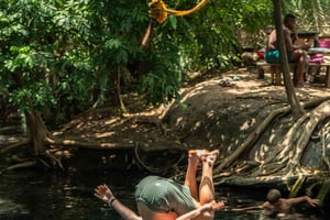 Moshi/Arusha: Excursión de un día a las aguas termales de Chemka y la cascada de Materuni