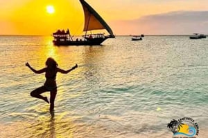 Nungwi/Kendwa: Dhow-Kreuzfahrt bei Sonnenuntergang mit traditioneller Musik