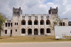 ペンバ島：ムクンブ遺跡ガイド付きツアー