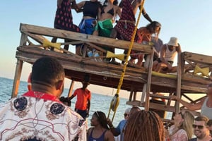 JASKINIA SALAAM: Pływanie z żółwiami i kolacja w restauracji The Rock