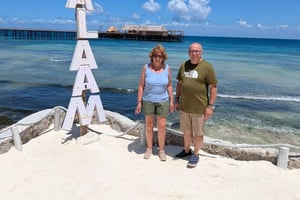 Havssköldpaddor vid Salaam-grottan, Stone Town och Prison Island.