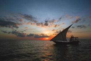 Dhow al tramonto da Kendwa/Nungwi Ora magica sull'oceano