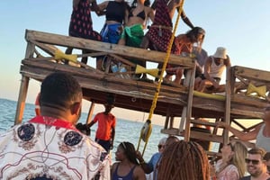 Nagez avec les tortues, découvrez la plage de Kendwa et profitez d'une croisière en boutre au coucher du soleil avec tambours.