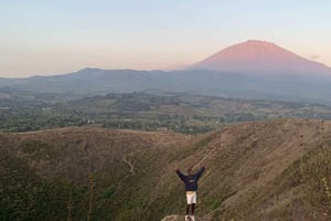 Vulkankratervandring ved Kilimamoto med Kingstone Asilia