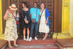 Zanzibar: Byomvisning i Ng'ambo med tuk-tuk og lokale matstopp