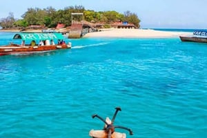 ЗАНЗИБАР: Тюремный остров, ферма специй и ресторан The Rock