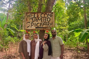 Tour delle Spezie + Visita alla Scuola Locale + Isola della Prigione