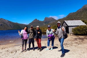 ホバート発：クレイドル・マウンテンへのアクティブ日帰りツアー