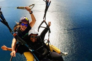 Costa Adeje: Tandemvlucht paragliding met ophaalservice