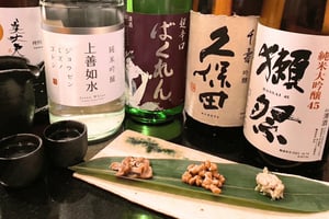 Esperienza di confronto tra sake e prelibatezze a shinjyuku