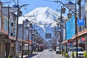 From Tokyo: Mt Fuji, Arakurayama and Kawaguchi Lake Day Trip