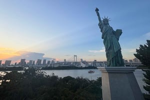 東京ガイドツアー：銀座、皇居公園、お台場