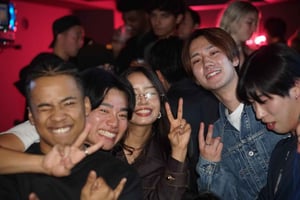 Kanpai Tokyo: Bar Hopping Nightlife Tour with a Local Guide