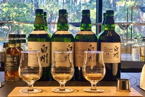 富士山でピンクモスと白州蒸留所ウィスキーミュージアムをご覧ください