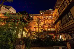 Nagano: private Tour with Snow Monkey Park & Zenko-ji Temple