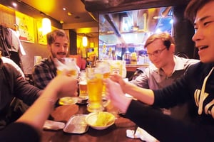 Saitama: nächtliche Tour durch lokale Bars, du wählst den Startpunkt