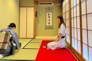 経験豊富なインストラクターと一緒に渋谷で本格的な茶道を体験してください