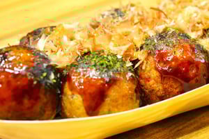 新宿歌舞伎町でたこ焼き作り体験