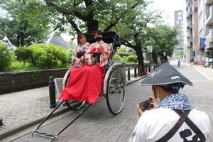 Tokyo: Asakusa kimonouthyrning och rickshaw-tur
