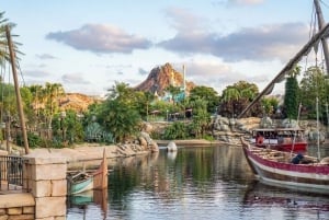 Biljett till Tokyo Disneyland eller DisneySea & transfer från dörr till dörr