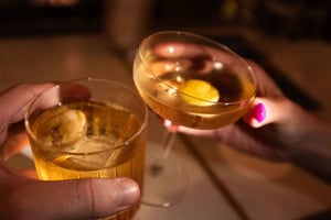 Tokyo: Ebisu Cocktail Bar Tour with Drinks and Snacks