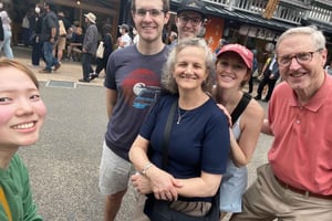 Tokyo: Fully Customizable Private Shopping Spree with Locals