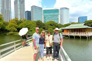 Tokyo: Hama-rikyu Garden Guided Tour with Entry Ticket