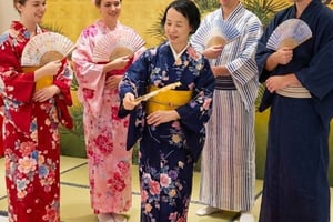 Tokyo, Haneda: Japanese Dance Lesson with Kimono Rental