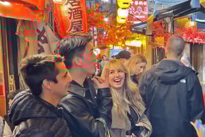 Tokyo: Shinjuku Bar Hopping & Karaoke Night Tour