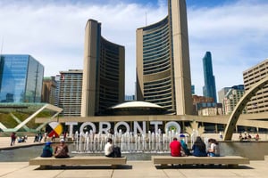 Toronton keskustassa: Toronto: Julkinen taide ja arkkitehtuuri