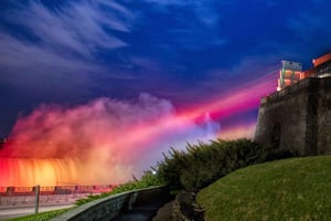 Toronto: Niagaran putoukset päivä- ja iltakierros + tärkeimmät nähtävyydet