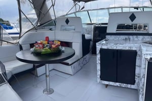 Luxe 40ft Yacht Charter