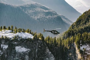 Vancouver: Coastal Mountain Landing Helicopter Tour