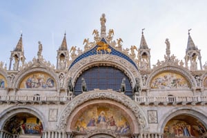 Excursão à Basílica e ao Palácio Ducal com almoço e Murano