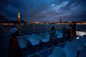 Chioggia-Veneza: Traslado de barco dia e noite de ida e volta ou de 1 dia