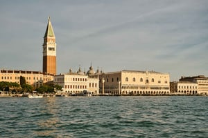 ドゥカーレ宮殿ツアー＆ゴンドラ、ガラス工房見学