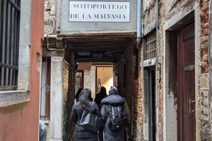 Amour et désir à Venise : une visite à pied scandaleuse