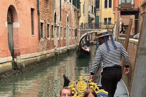 Privat gondoltur pluss privat omvisning til fots i Venezia
