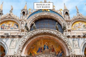 Venetsian Pyhän Markuksen sola: Dogen palatsi ja kellotorni.