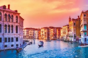 Venedig: 30 min. gondoltur på Canal Grande med guide