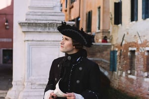 Wenecja: zwiedzanie z przewodnikiem w kostiumie, odkrywanie historii i tajemnic karnawału