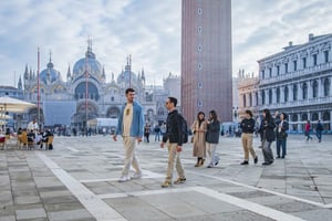 Venice: Basilica and Doge's Palace Tour with Gondola Ride